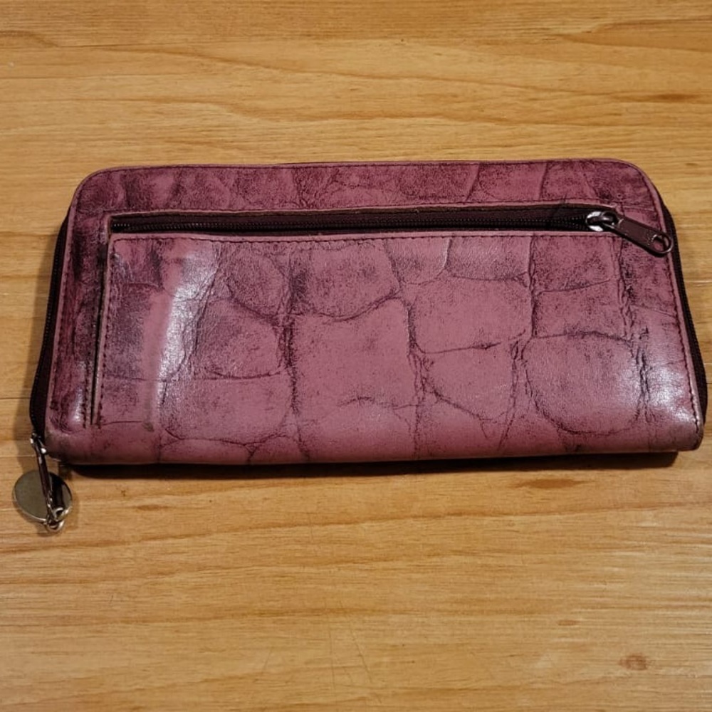 MORGAN TAYOR genuine leather zip closure wallet